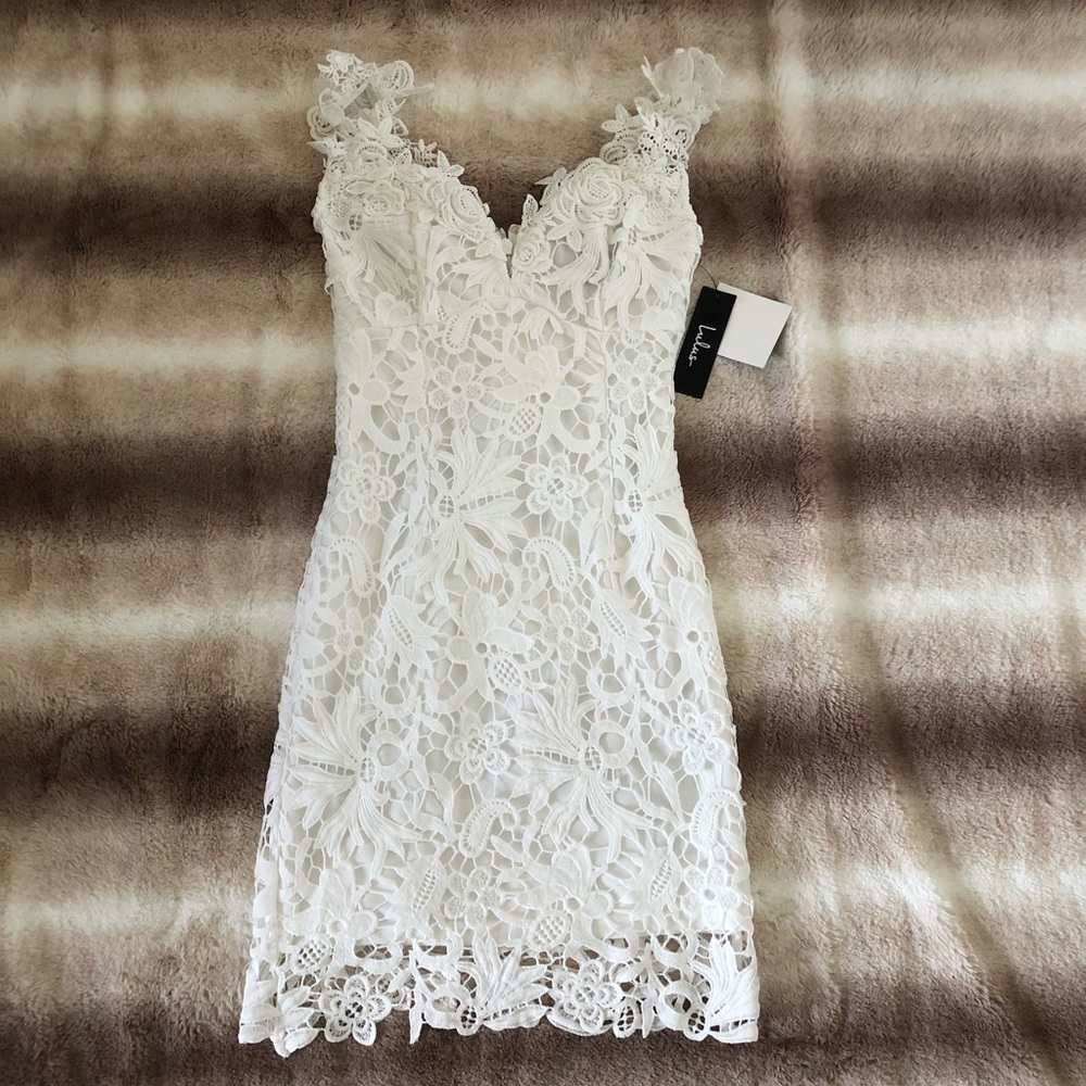 Lulu’s White Lace Dress
